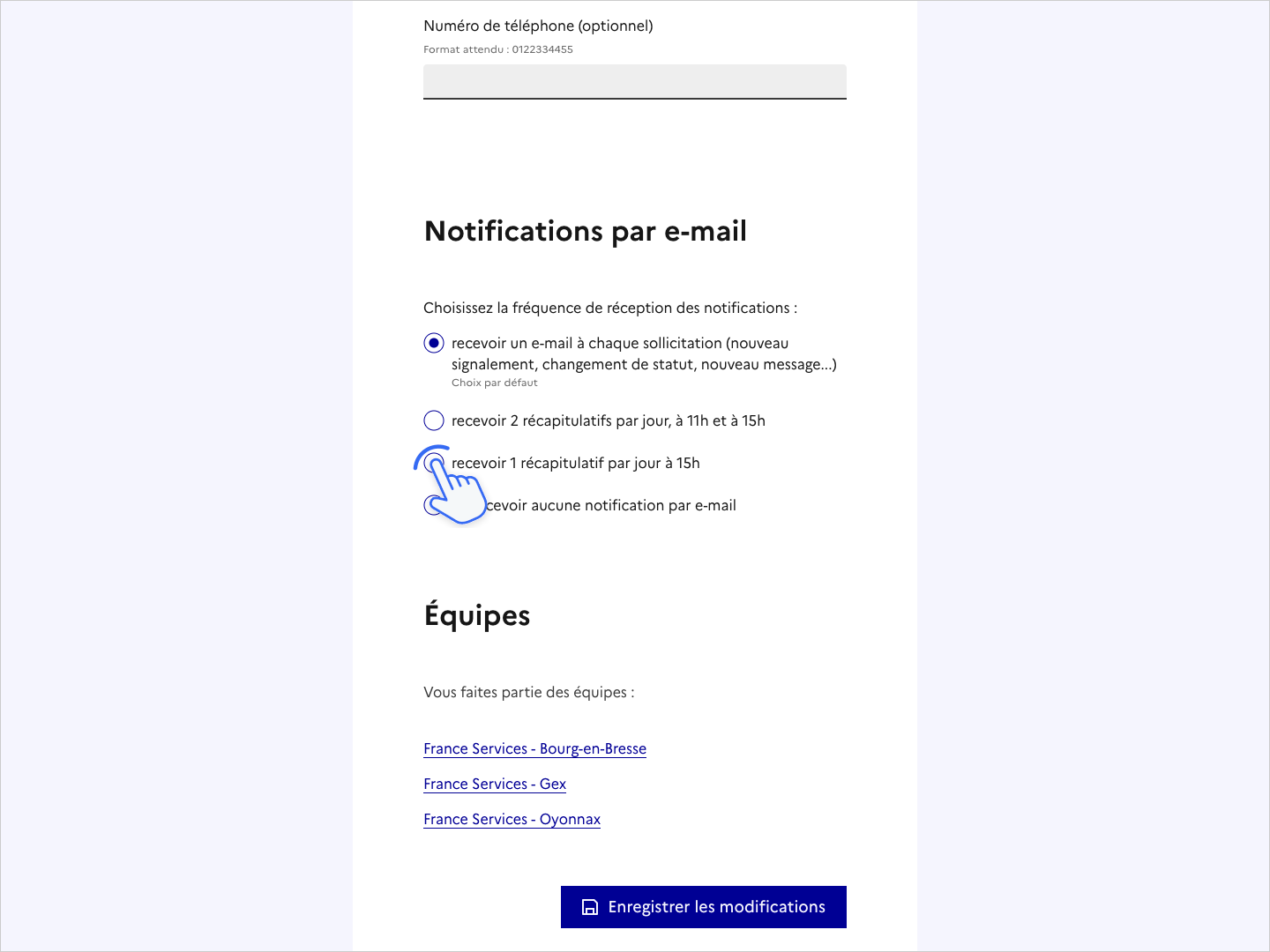 Copie d'écran de la page Profil. Une main montre le menu permettant de choisir la fréquence d'envoi des notifications.
