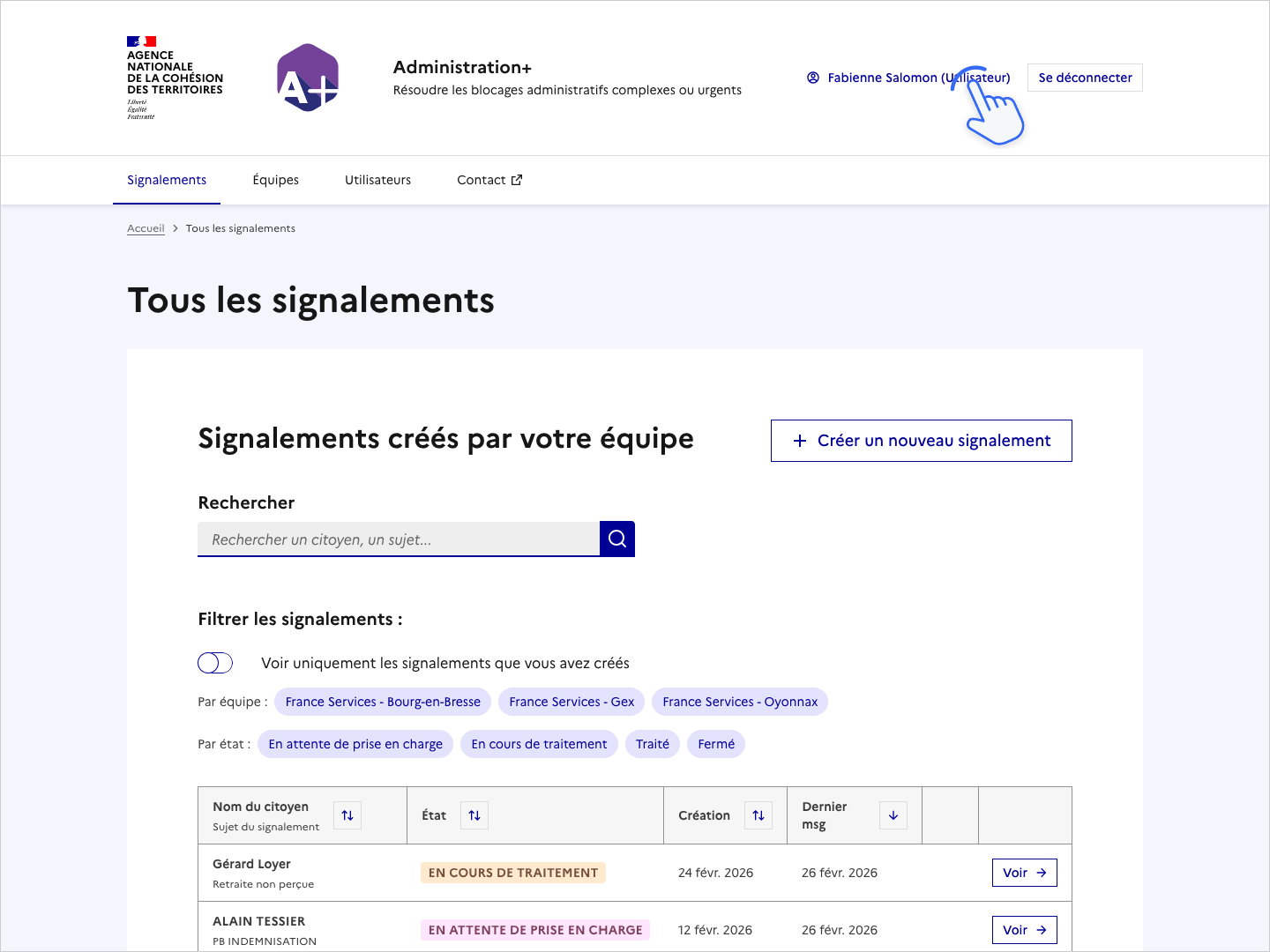 Copie d'écran de la page Tous les signalements. Une main montre l'endroit où cliquer pour se rendre sur la page Profil.